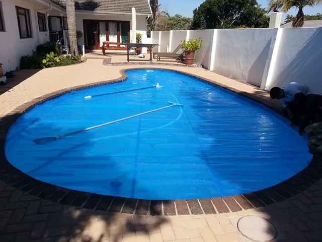 bubble wrap pool cover